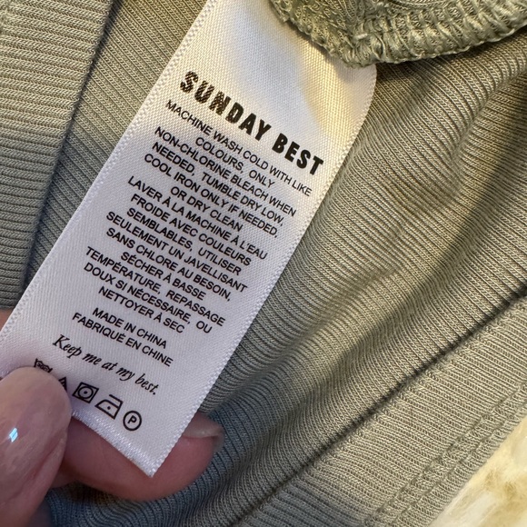 Aritzia: Sunday Best Ribbed Crop Top - Picture 5 of 6